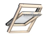 Velux medinis stoglangis GLL 1061 - ties centrine ašimi varstomas langas
