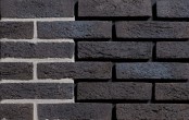 ENGELS BAKSTEEN HANDVORM ZWART BLAUW BEZAAGSELD